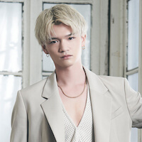 ���R���i