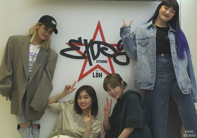 E-girls - ベストアルバム『E-girls』　山口乃々華サイン入り写真付き 2/10(水)ReleaseE-girls「E.G. SMILE -E-girls BEST-」 | E