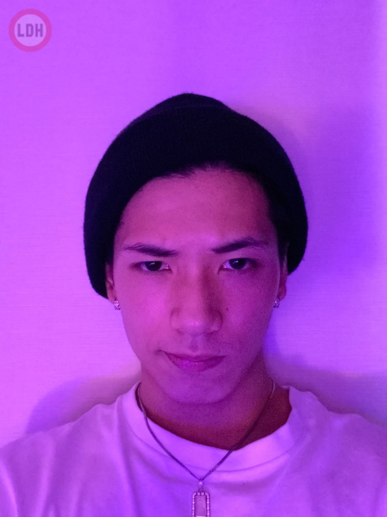 GWiEmXBaoAI3b83.jpg